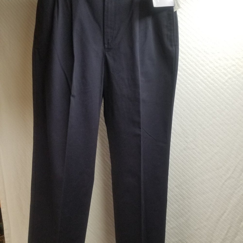 748 - Lands End 38W 32L Care Free Chinos